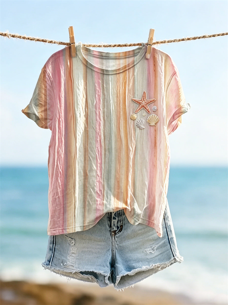 T-shirt femme à manches courtes, imprimé rayé dégradé coucher de soleil sur la plage, motifs étoiles de mer et coquillages