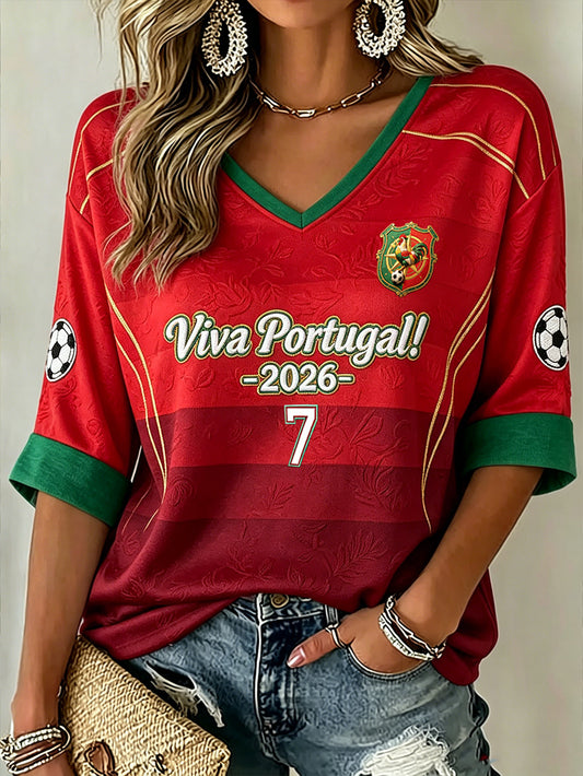 T-shirt décontracté de football féminin, design à empiècements colorés, manches mi‑longues, col en V