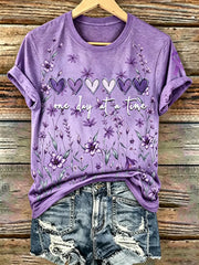 T-shirt da donna con stampa a fiori viola e consapevolezza dell'Alzheimer